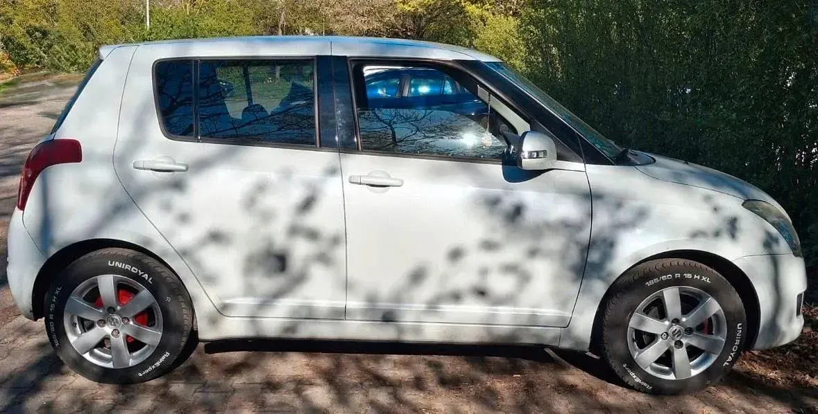Gebraucht Suzuki Swift 92 PS (67 kW) 2010 Weiß Kleinwagen