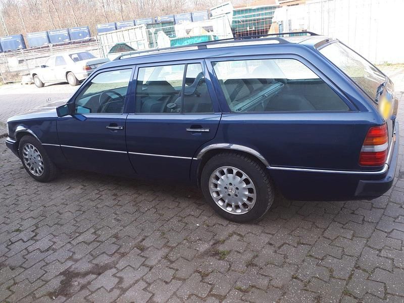 Gebraucht Mercedes 200 100 PS (73 kW) 1995 Blau Kombi