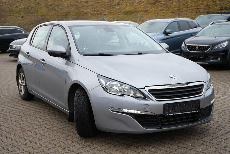 Gebraucht Peugeot 308 Active 120 PS (88 kW) 2017 Grau Limousine