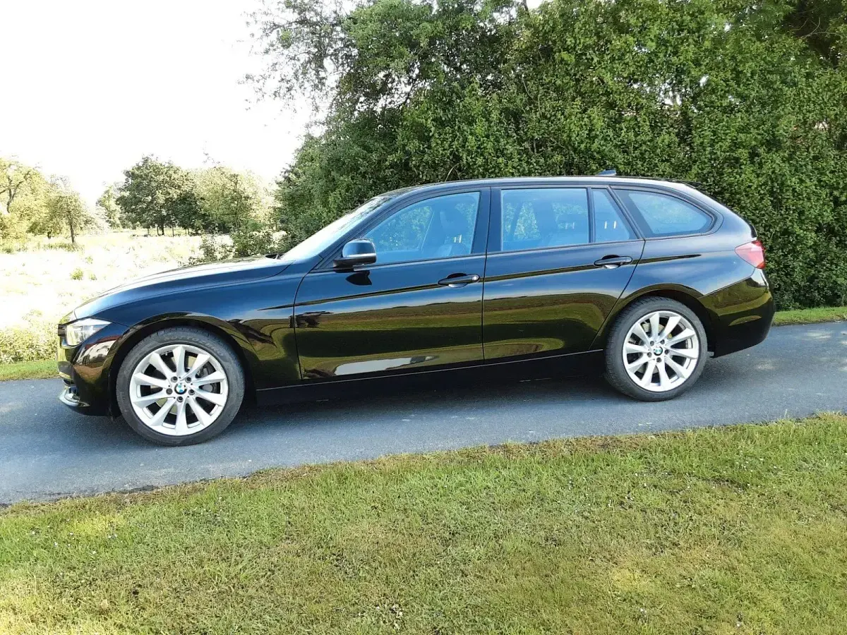 Gebraucht BMW 335 Sport Line 313 PS (230 kW) 2018 Schwarz Kombi