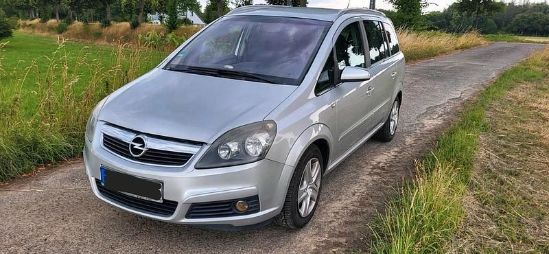 Silber Gebraucht 2007 Opel Zafira Van / Kleinbus | 2.200 € (Fairer Preis) - Bild 1/4