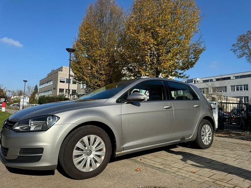 Silber Gebraucht 2013 VW Golf VII Trendline Limousine | 5.990 € (Guter Preis) - Bild 1/4