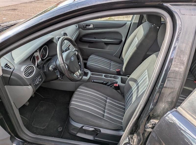 Używany Ford Focus 101 KM (74 kW) 2008 Czarny Kombi