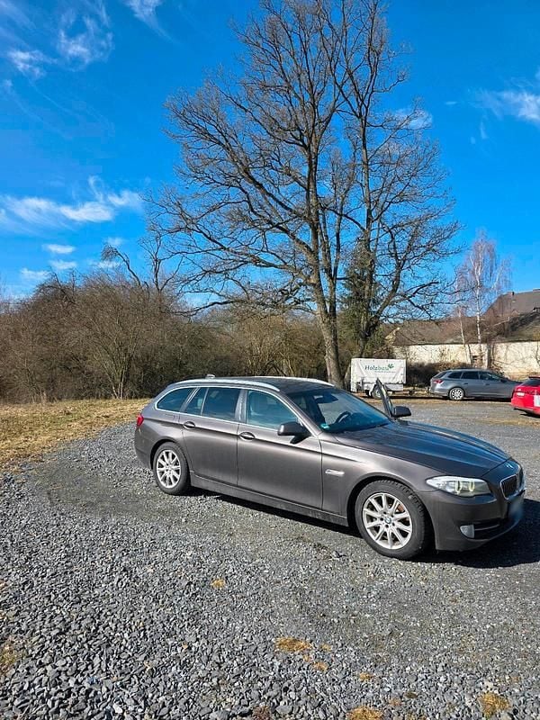 Gebraucht BMW 530 258 PS (189 kW) 2013 Braun Kombi