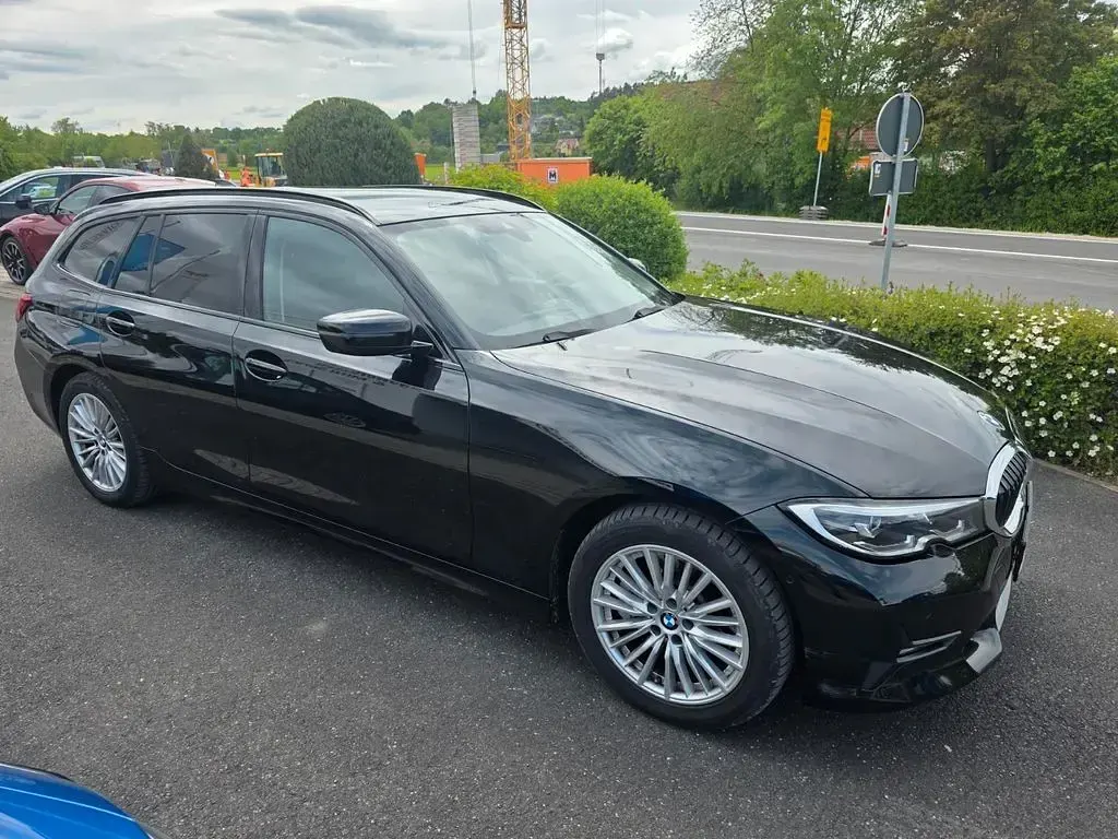 Gebraucht BMW 330 Sport Line 286 PS (210 kW) 2021 Schwarz Kombi