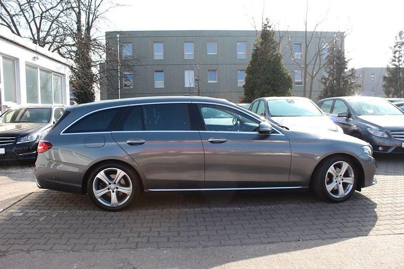 Gebraucht Mercedes E220 194 PS (142 kW) 2017 Grau Limousine
