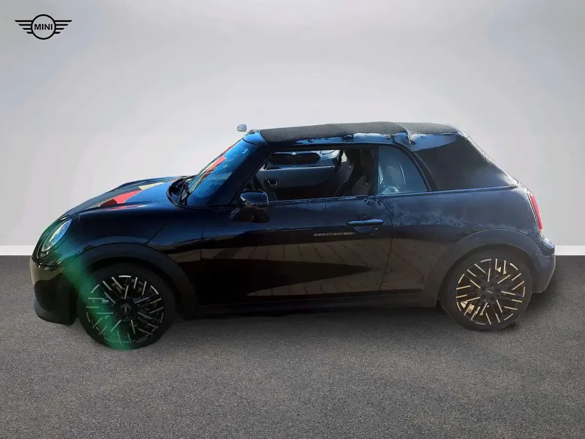Gebraucht Mini Cooper Cabriolet Favoured 163 PS (119 kW) 2024 Schwarz Cabrio