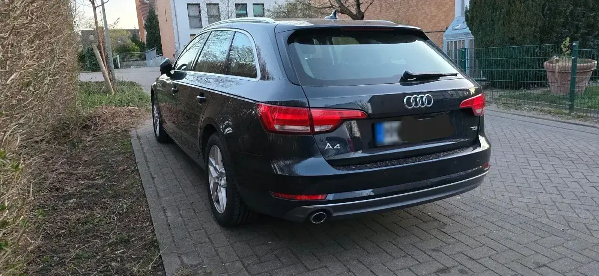 Używany Audi A4 Sport 150 KM (110 kW) 2018 Niebieski Kombi