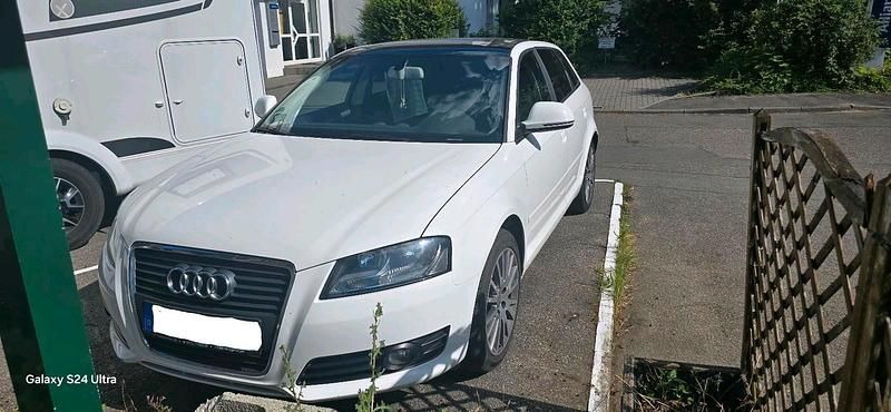 Weiß Gebraucht 2010 Audi A3 Sportback Premium Kleinwagen | 6.800 € (Fairer Preis) - Bild 1/4