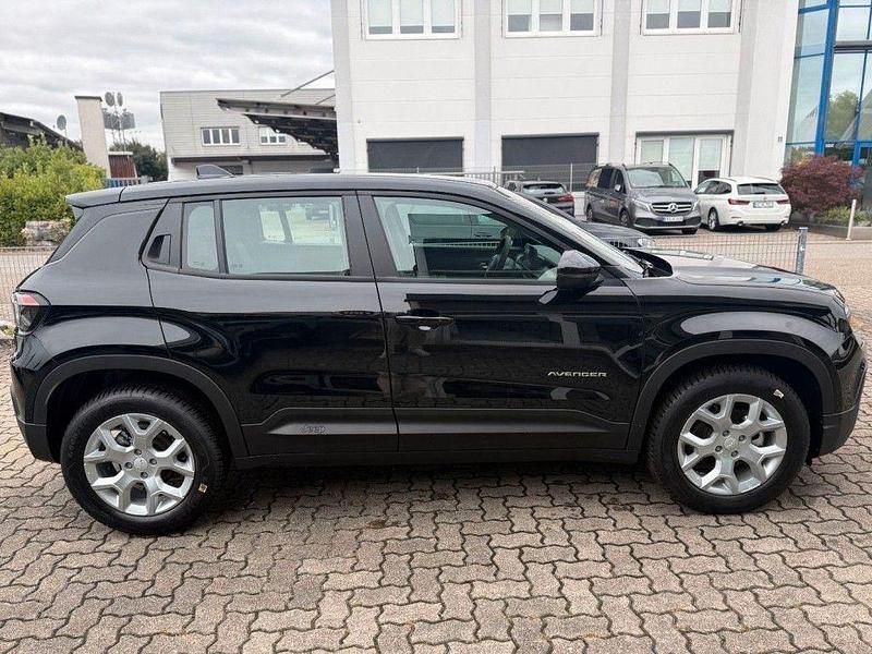 Neu Jeep Avenger Altitude 101 PS (74 kW) 2025 Schwarz SUV