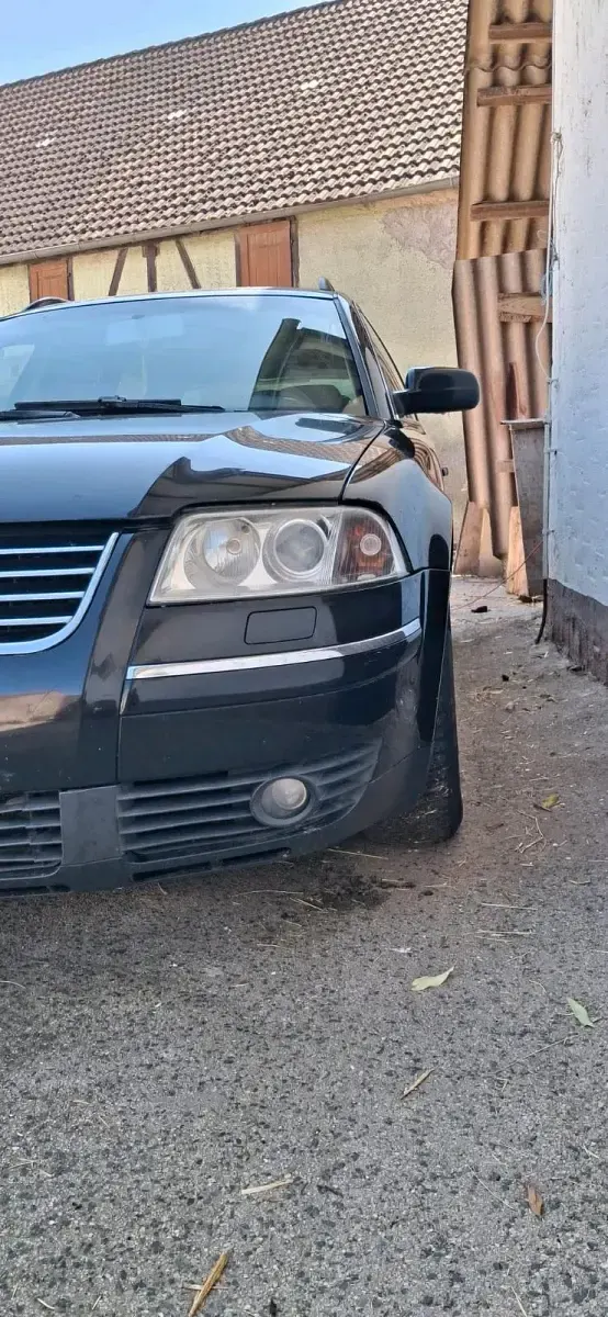 Gebraucht VW Passat 131 PS (96 kW) 2002 Schwarz Kombi