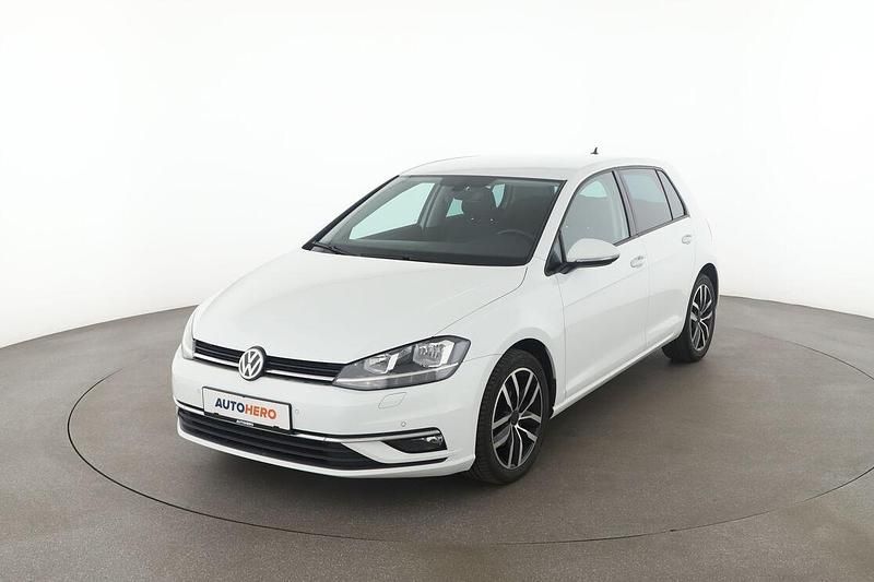 Weiß Gebraucht 2017 VW Golf VII Comfortline Limousine | 17.690 € (Fairer Preis) - Bild 1/3