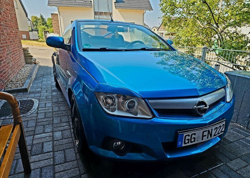 Blau Gebraucht 2005 Opel Tigra Enjoy Cabrio | 1.399 € (Etwas zu teuer) - Bild 1/4