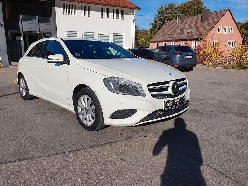 Weiß Gebraucht 2013 Mercedes A180 Limousine | 8.990 € (Fairer Preis) - Bild 1/4