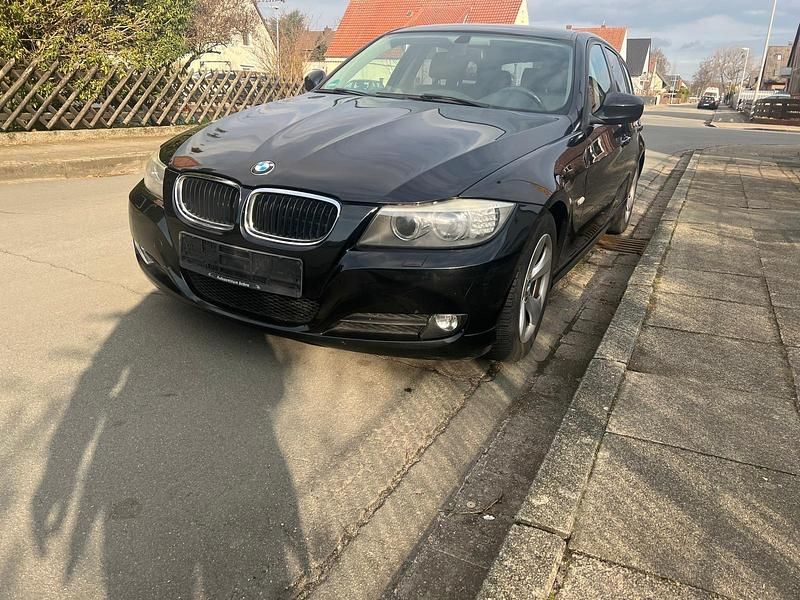 Gebraucht BMW 320 Lifestyle 163 PS (119 kW) 2011 Schwarz Kombi
