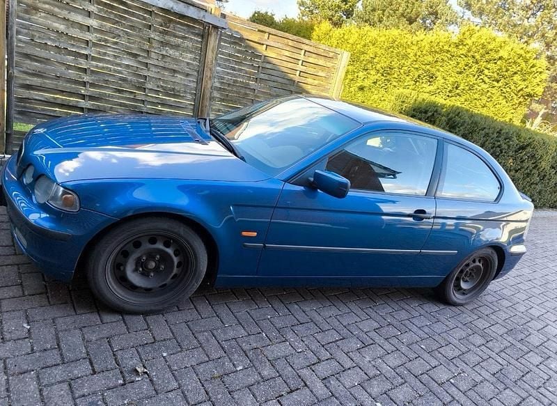 Gebraucht BMW 320 150 PS (110 kW) 2001 Blau Kleinwagen