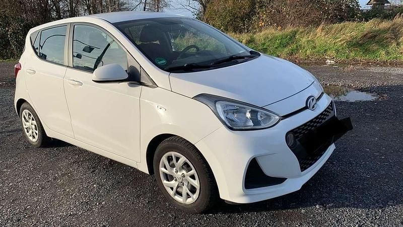 Gebraucht Hyundai i10 GO! 67 PS (49 kW) 2017 Weiß Kleinwagen