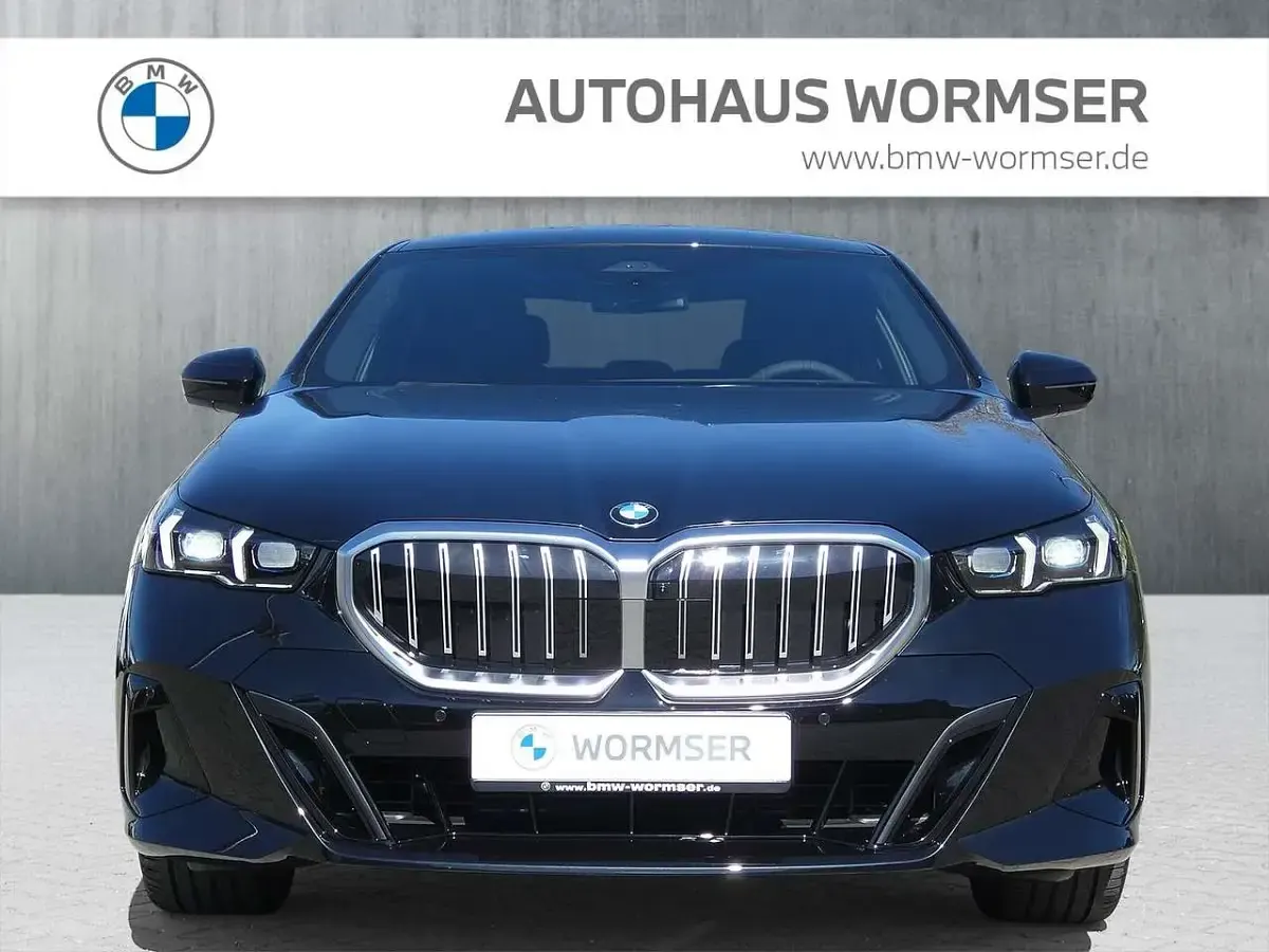Neu BMW 520 M Sport 197 PS (144 kW) 2026 Black sapphire Limousine