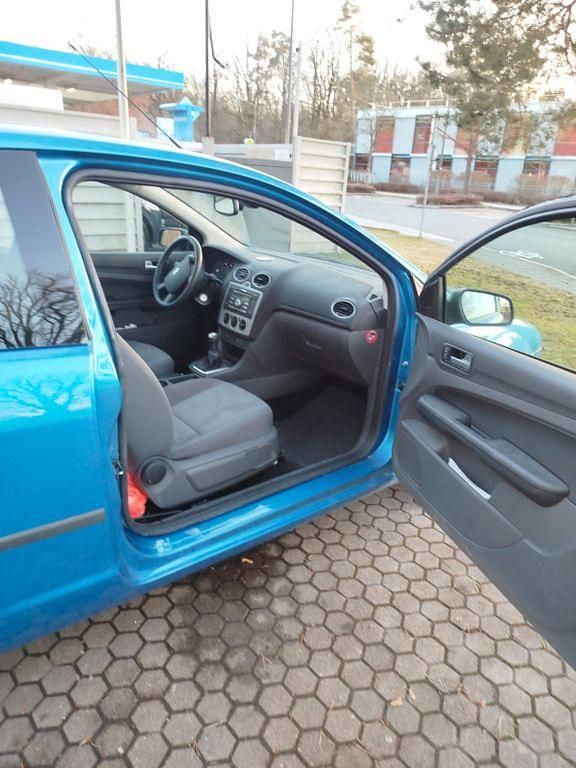 Gebraucht Ford Focus Trend 101 PS (74 kW) 2005 Blau Limousine