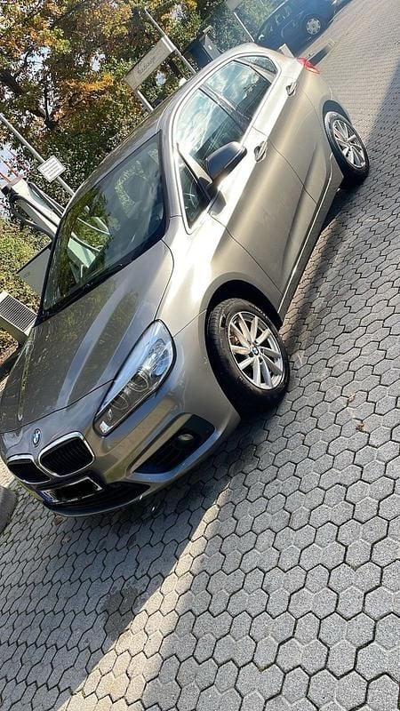 Silber Gebraucht 2018 BMW 218 Active Tourer Advantage Van / Kleinbus | 10.900 € (Superpreis) - Bild 1/4