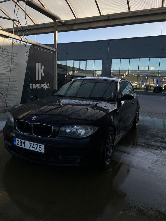 Schwarz Gebraucht 2009 BMW 120 Kleinwagen | 4.900 € (Guter Preis) - Bild 1/4