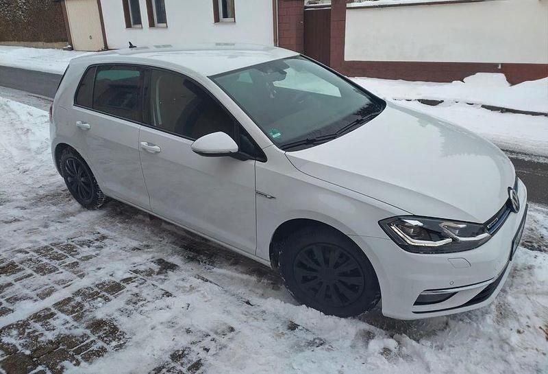 Weiß Gebraucht 2019 VW Golf Highline Limousine | 15.999 € (Guter Preis) - Bild 1/4