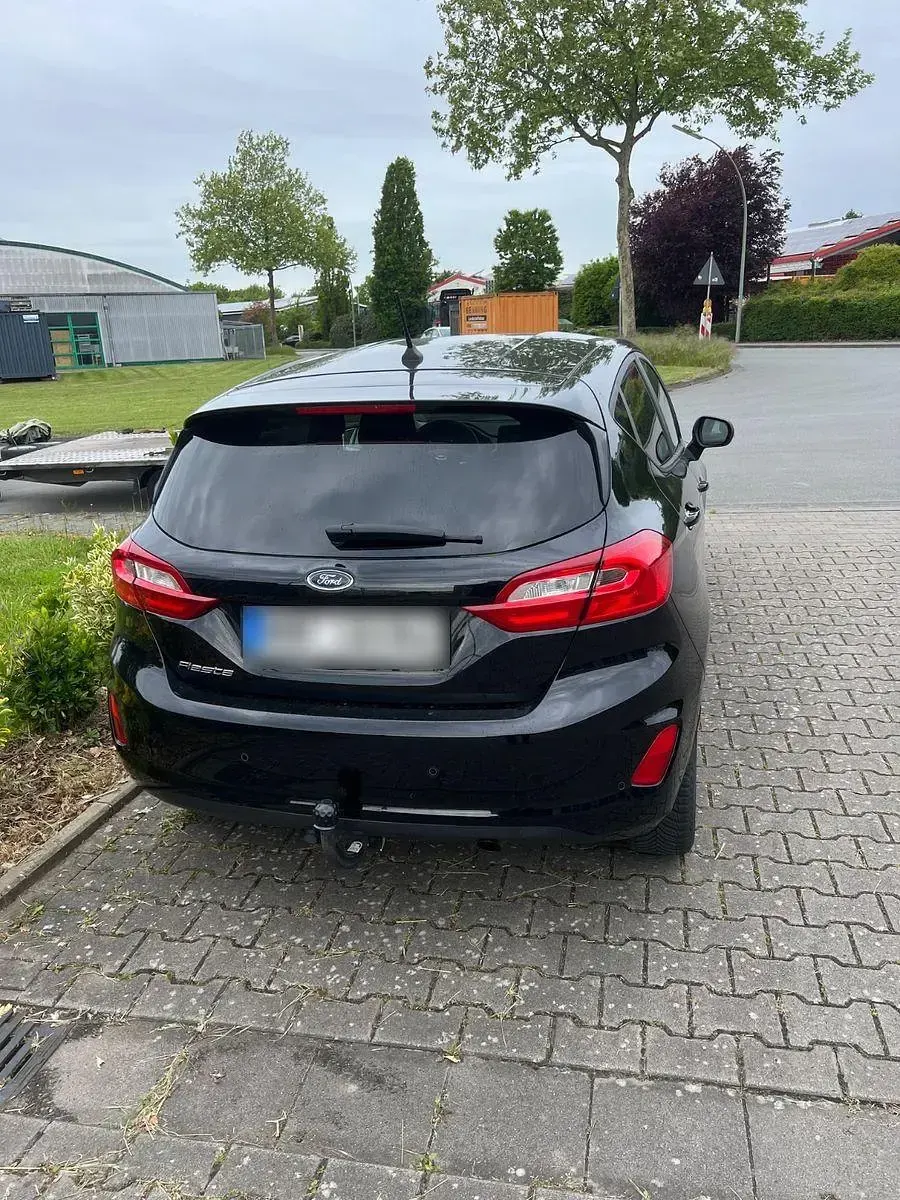 Używany Ford Fiesta Cool & Connect 101 KM (74 kW) 2018 Czarny Hatchback
