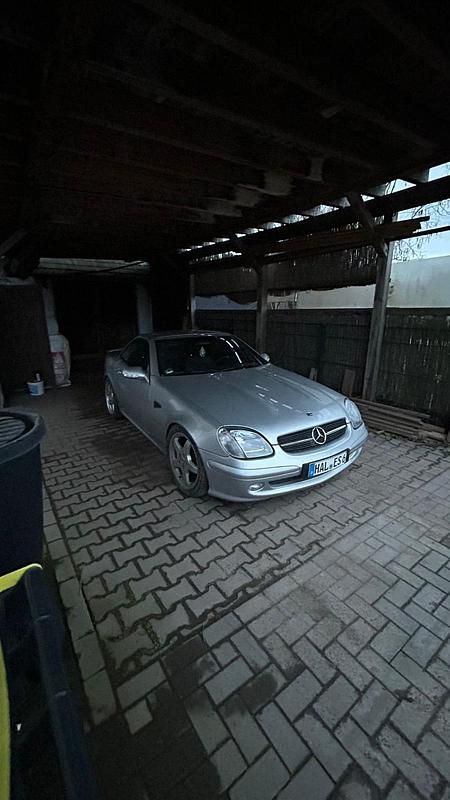 Gebraucht Mercedes SLK230 197 PS (144 kW) 2001 Silber Cabrio