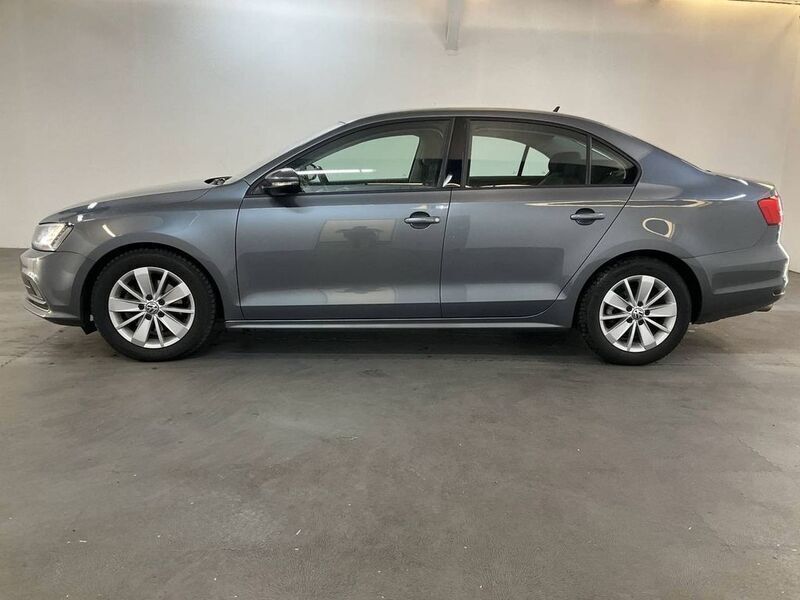 Gebraucht VW Jetta Basis 125 PS (91 kW) 2015 Grau Limousine