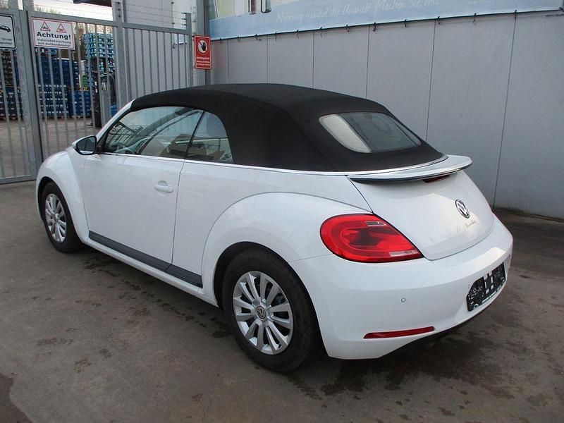 Gebraucht VW Beetle Cabriolet Basis 105 PS (77 kW) 2016 Weiß Cabrio