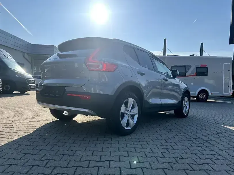 Używany Volvo XC40 Core 129 KM (94 kW) 2023 Szary SUV