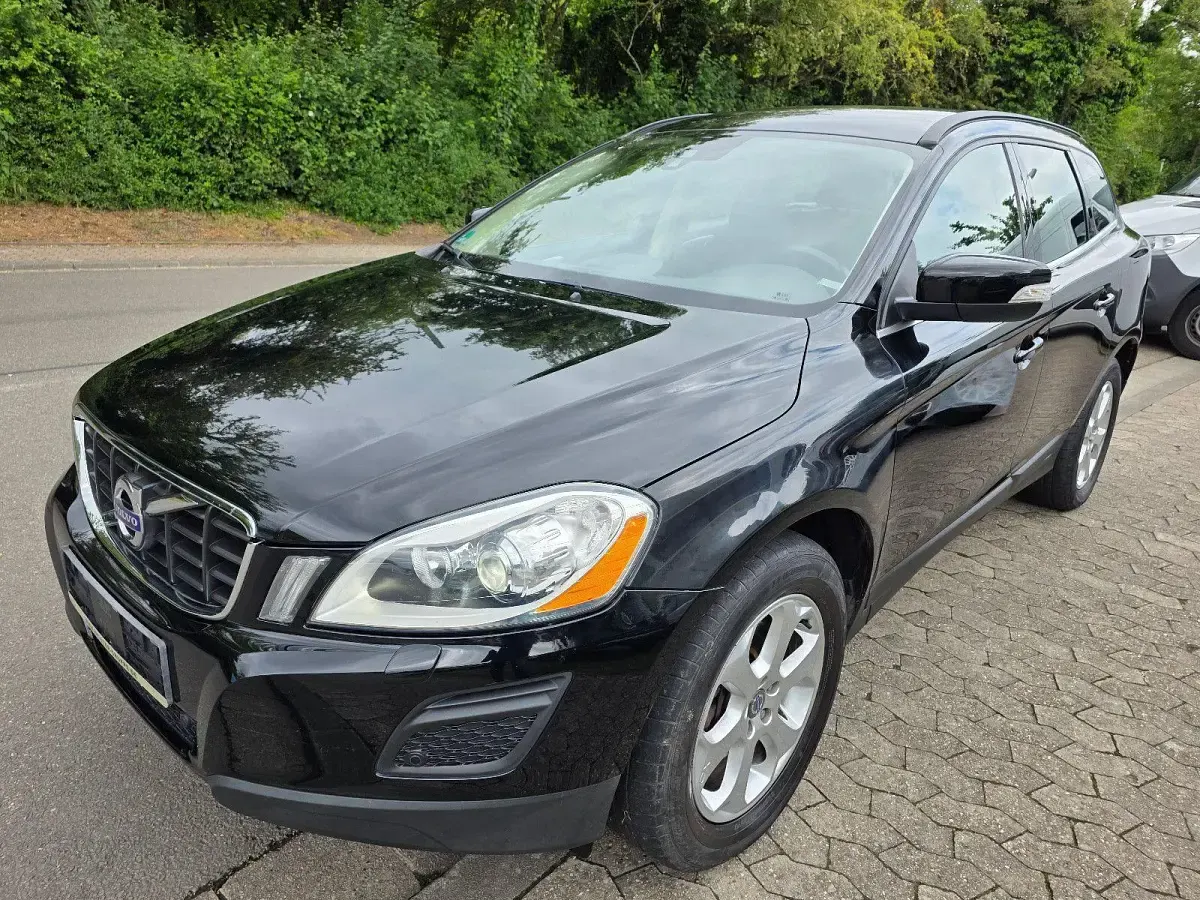 Gebraucht Volvo XC60 Momentum 163 PS (119 kW) 2010 Schwarz SUV
