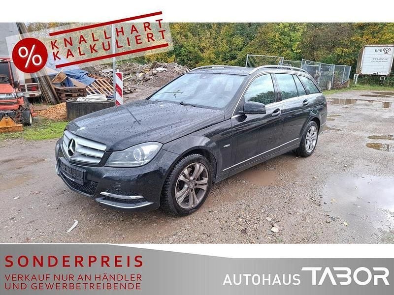 Schwarz Gebraucht 2011 Mercedes C220 Avantgarde Limousine | 5.285 € (Superpreis) - Bild 1/4