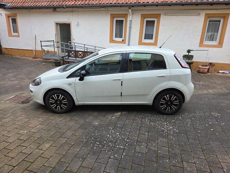Gebraucht Fiat Punto 86 PS (63 kW) 2012 Weiß Kleinwagen
