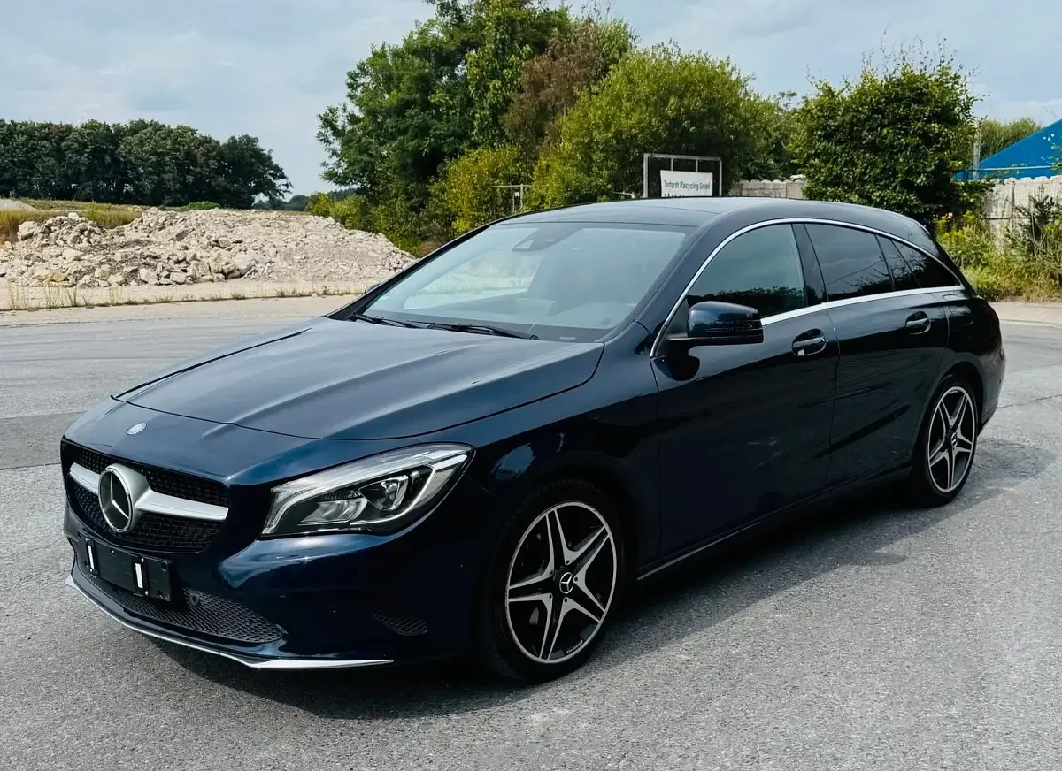 Gebraucht Mercedes CLA220 177 PS (130 kW) 2016 Blau Coupé
