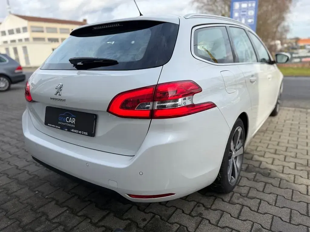 Gebraucht Peugeot 308 SW Allure 131 PS (96 kW) 2019 Weiss perlglänzend Kombi