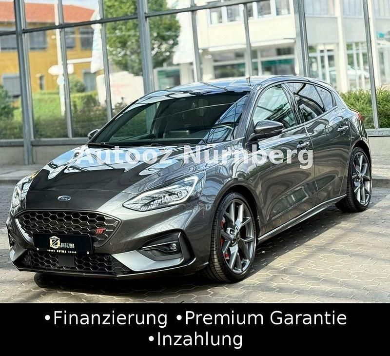 Grau Gebraucht 2021 Ford Focus Performance Edition Limousine | 25.890 € (Superpreis) - Bild 1/4
