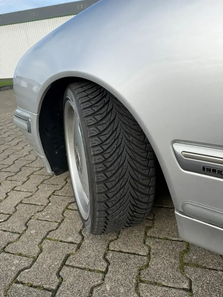 Gebraucht Mercedes E240 170 PS (125 kW) 2001 Silber Limousine