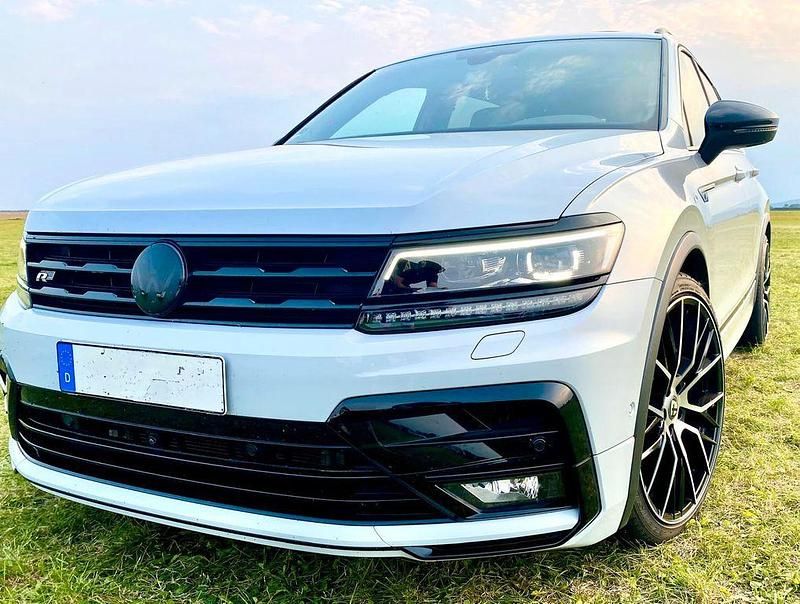 Weiß Gebraucht 2018 VW Tiguan Allspace R-line SUV | 24.800 € (Fairer Preis) - Bild 1/4