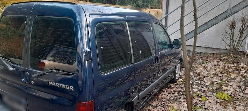 Gebraucht Peugeot Partner 90 PS (66 kW) 2000 Blau Van / Kleinbus