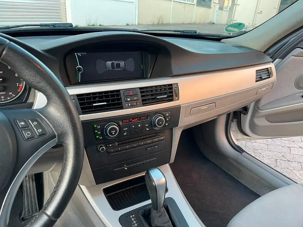 Gebraucht BMW 320 170 PS (125 kW) 2010 Grau Kombi