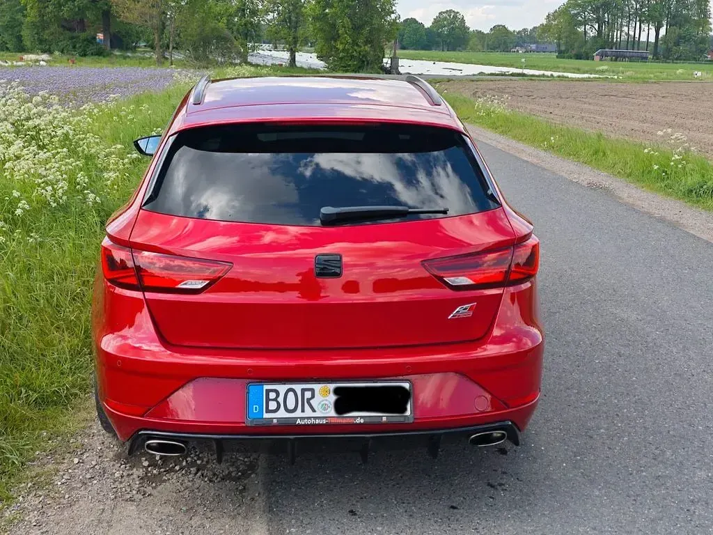 Używany Cupra Leon 300 KM (220 kW) 2017 Czerwony Sedan/Limuzyna