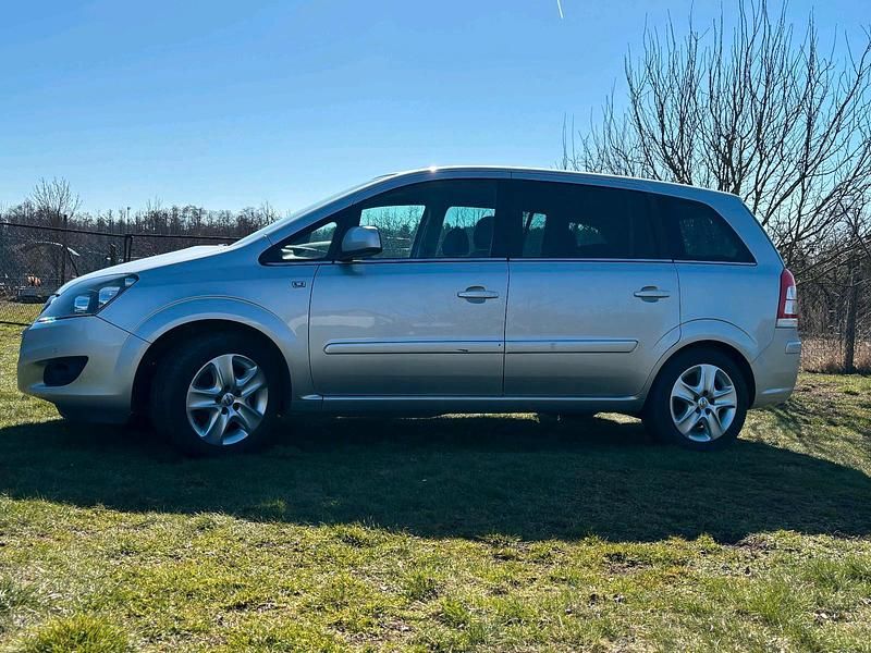 Silber Gebraucht 2011 Opel Zafira Kombi | 3.999 € (Fairer Preis) - Bild 1/4