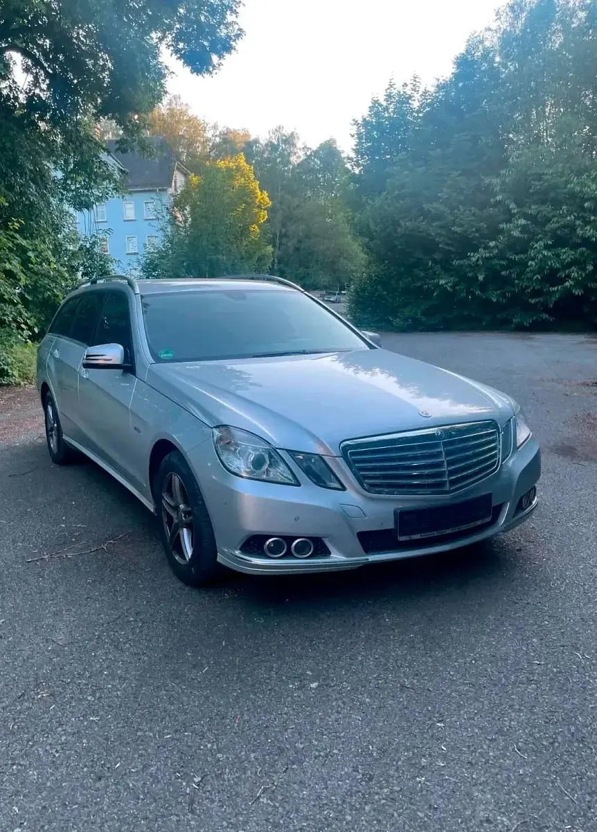 Gebraucht Mercedes E220 170 PS (125 kW) 2011 Silber Kombi