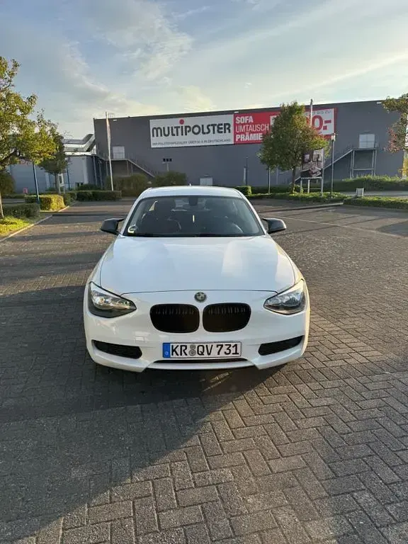 Gebraucht BMW 114 102 PS (75 kW) 2013 Weiß Kleinwagen
