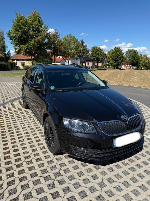 Schwarz Gebraucht 2016 Skoda Octavia Style Kombi | 9.200 € (Guter Preis) - Bild 1/4