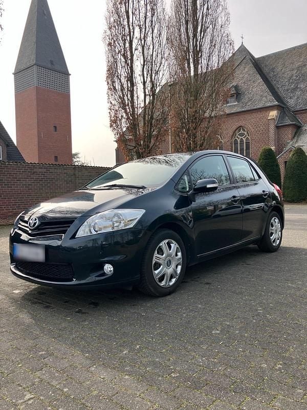 Gebraucht Toyota Auris 99 PS (72 kW) 2012 Blau Kleinwagen