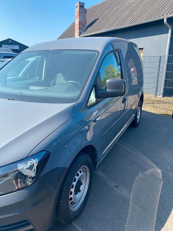 Grau Gebraucht 2018 VW Caddy Van / Kleinbus | 8.550 € (Etwas zu teuer) - Bild 1/4