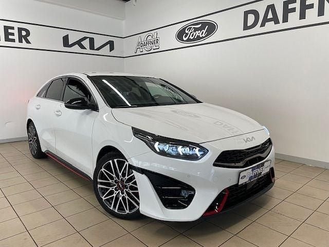 Weiß Gebraucht 2023 Kia ProCeed GT Kleinwagen | 28.780 € (Fairer Preis) - Bild 1/4