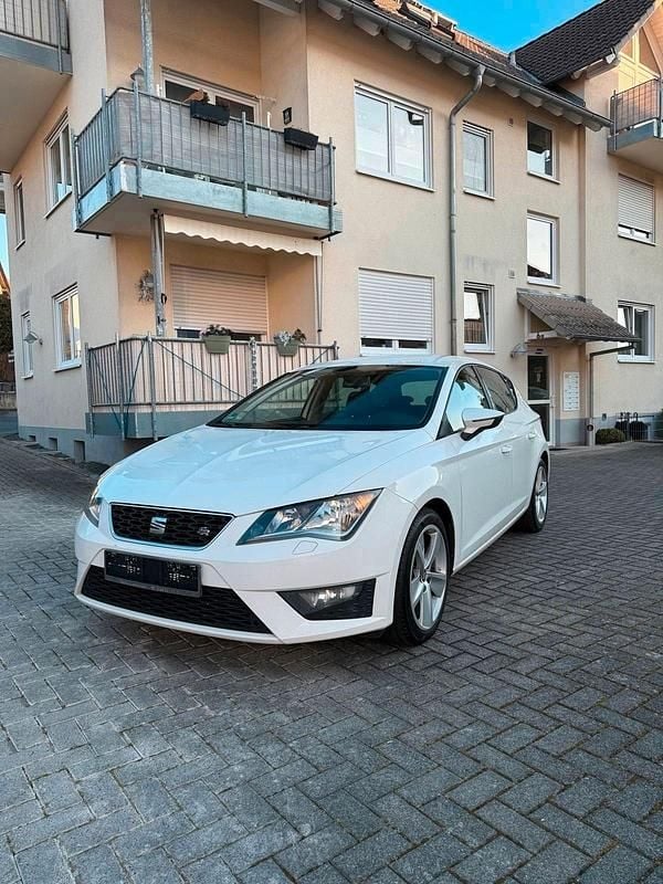 Weiß Gebraucht 2013 Seat Leon FR Kleinwagen | 4.890 € (Superpreis) - Bild 1/4